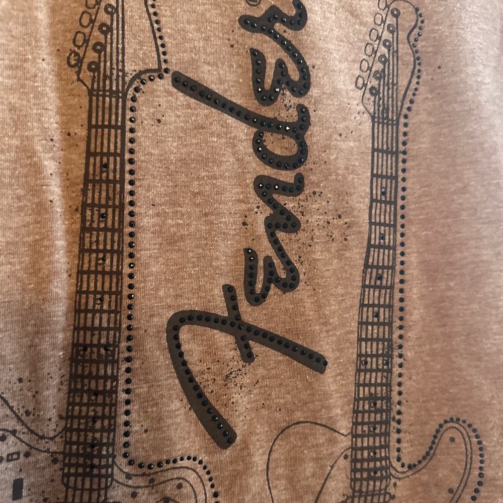 A86 NWT Maurice’s |  Fender Heathered Mauve Graphic Tee - Picture 3 of 6